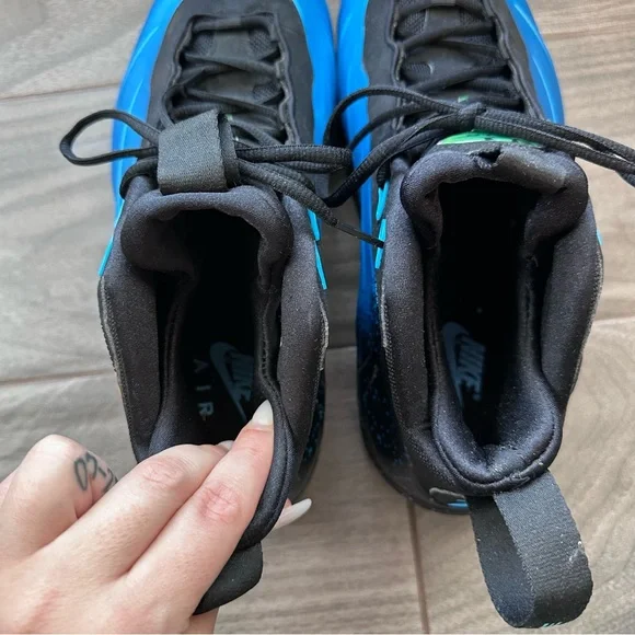 Nike Blue and Black Athletic Shoes - Picture 12 of 12